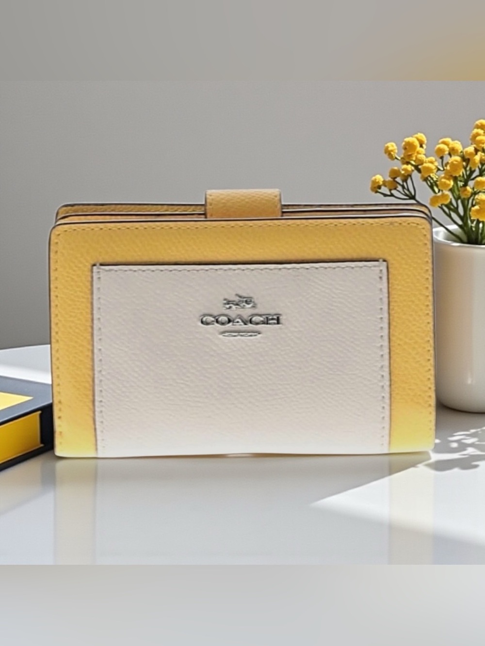 💛COACH💛Yellow & White Colorblock Medium Corner Zip Bifold Wallet/EUC